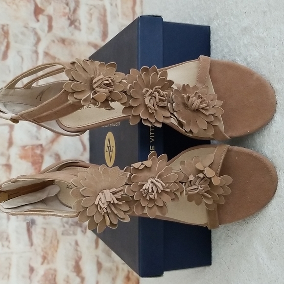 New Adrienne Vittadini Patino Leather Sandals - Picture 8 of 9